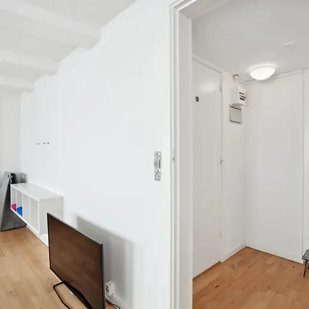 In Laksegade: 1br 300m From Kgs Nytorv Lejlighed København