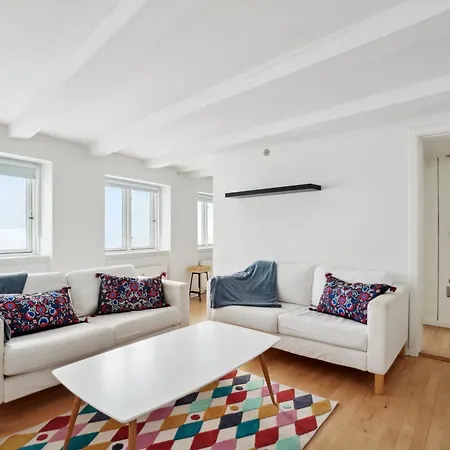 In Laksegade: 1br 300m From Kgs Nytorv