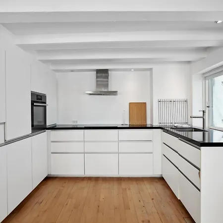 In Laksegade: 1br 300m From Kgs Nytorv *