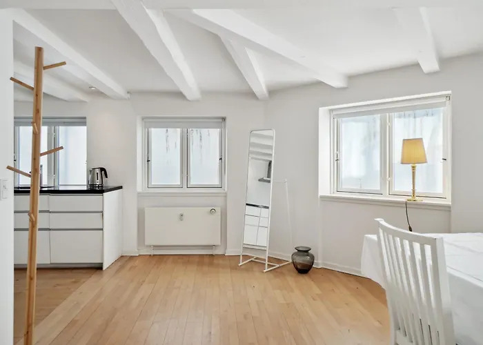 In Laksegade: 1br 300m From Kgs Nytorv *