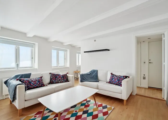 In Laksegade: 1br 300m From Kgs Nytorv