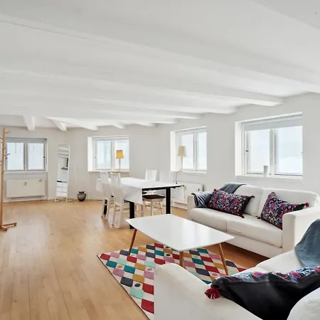 In Laksegade: 1br 300m From Kgs Nytorv * Copenhagen